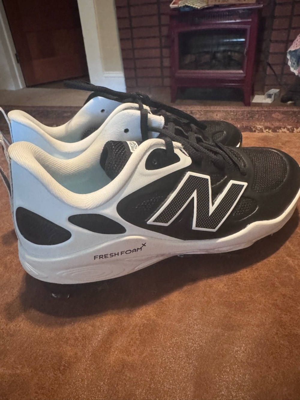 New Balance Black and White Fresh Foam Velo v 4 Plastic SOFTBALL CLEATS